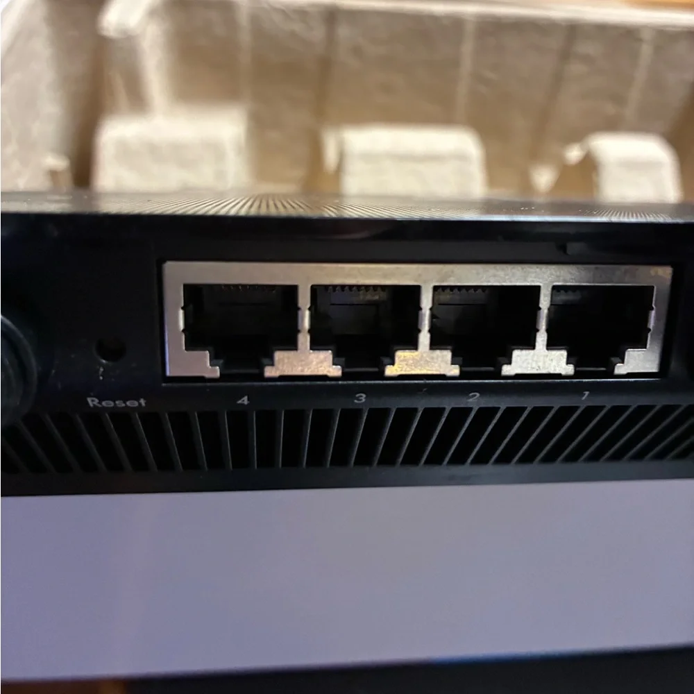 NETGEAR Black Wireless Router with Antennas - Picture 10 of 12